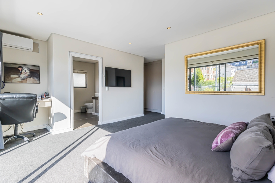 3 Bedroom Property for Sale in Sea Point Western Cape